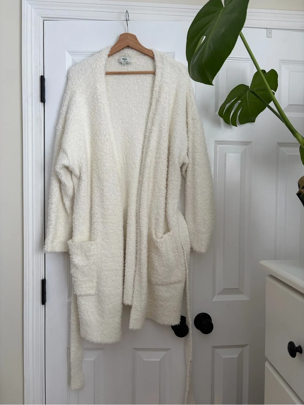 Aerie White Fuzzy Robe